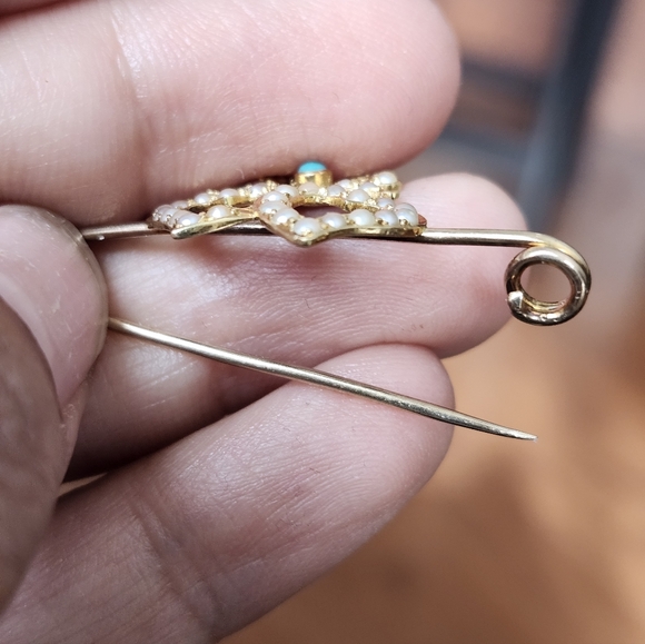 Victorion Pin In 14k Gold - Picture 5 of 6